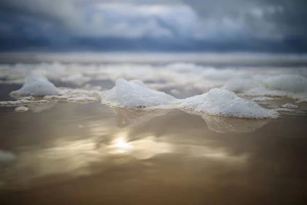 Krásný Přímořský Plášť Bílým Sněhem — Stock fotografie