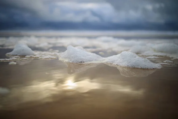 Mooie Zeegezicht Met Witte Sneeuw — Stockfoto