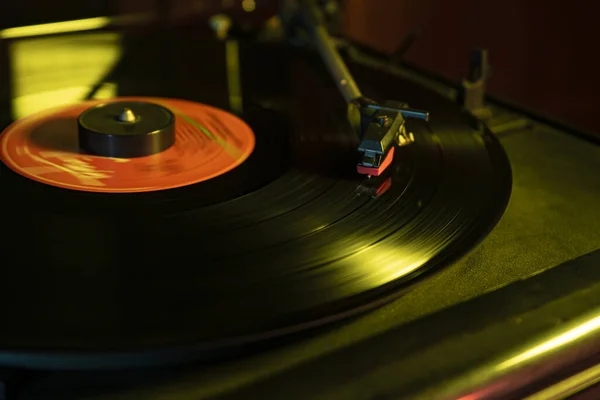 Vecchio Disco Vinile Con Disco Rosso — Foto Stock