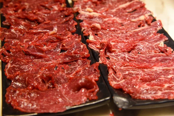 Carne Res Cruda Una Tabla Madera —  Fotos de Stock