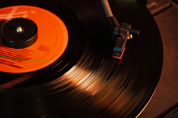 白い背景に赤いリボンのレコード — ストック写真