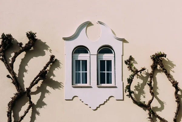 Bela Arquitetura Casa Velha Céu Branco Azul — Fotografia de Stock