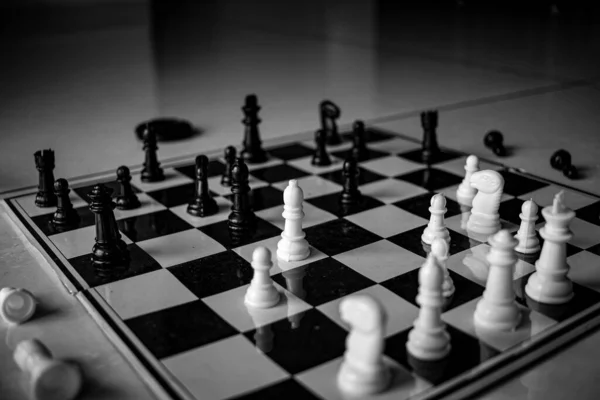 Schachfiguren Auf Dem Schachbrett — Stockfoto