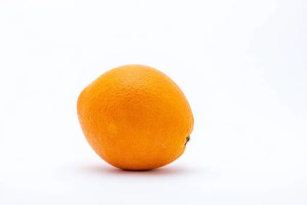 Olgun Portakal Meyvesi Beyaz Arkaplanda Izole — Stok fotoğraf
