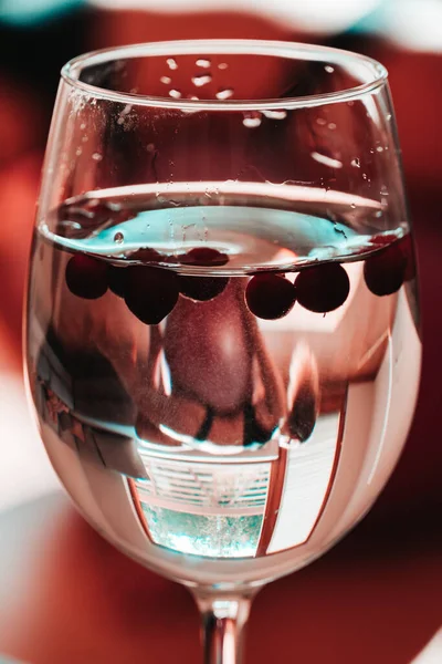 赤ワインとシャンパンのグラス — ストック写真