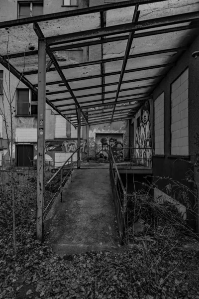 Ancienne Usine Abandonnée Dans Ville — Photo