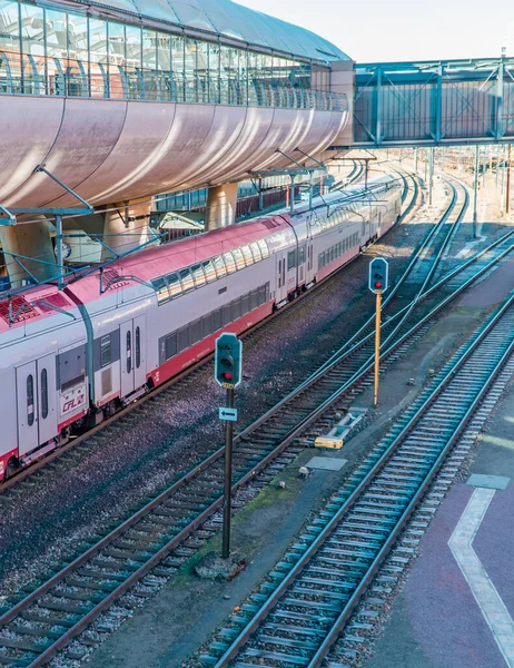Vasútállomás Vasúti Sínek Háttérben — Stock Fotó