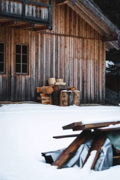 Trähus Snön — Stockfoto