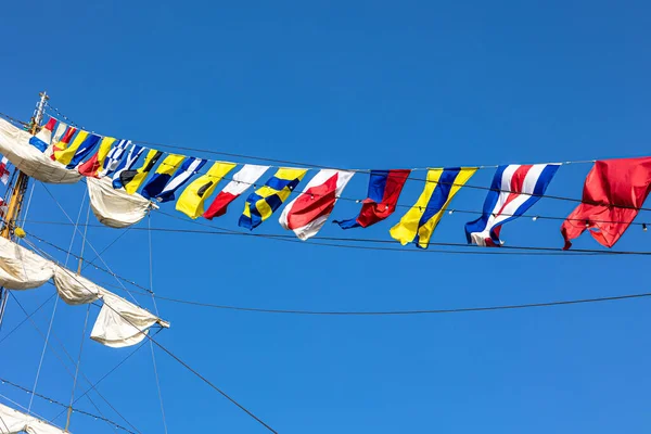 Banderas Diferentes Países Sobre Fondo Cielo Azul — Foto de Stock