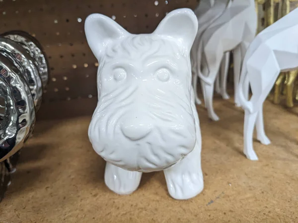 Biała Ceramiczna Figurka Świni — Zdjęcie stockowe