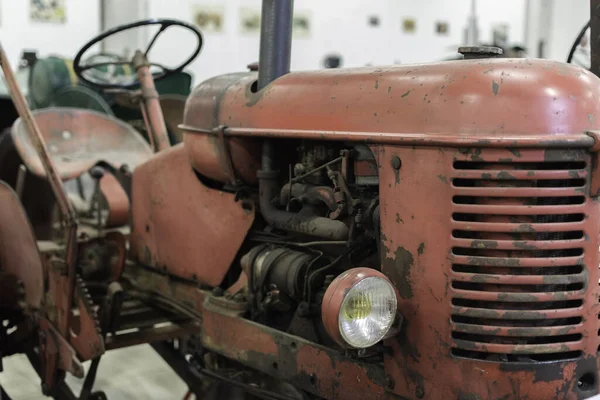 Régi Rozsdás Vintage Traktor — Stock Fotó