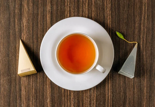 Csésze Tea Citrommal Mentával Fából Készült Háttérrel — Stock Fotó