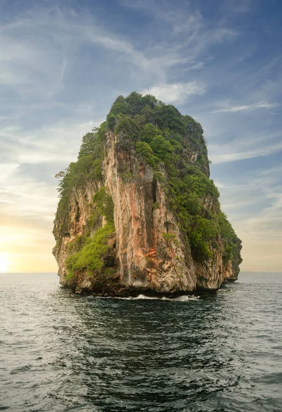 Wunderschöne Tropische Insel Mit Meer Und Felsen — Stockfoto
