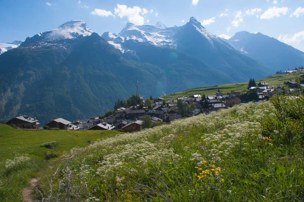 Schöne Aussicht Auf Die Berge — Stockfoto