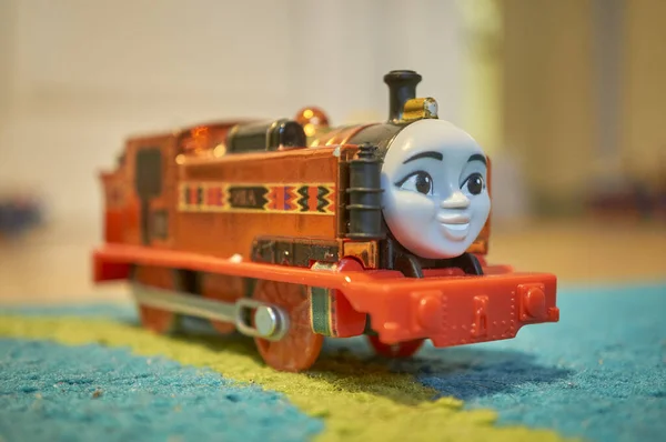 列车后部的玩具车 — 图库照片