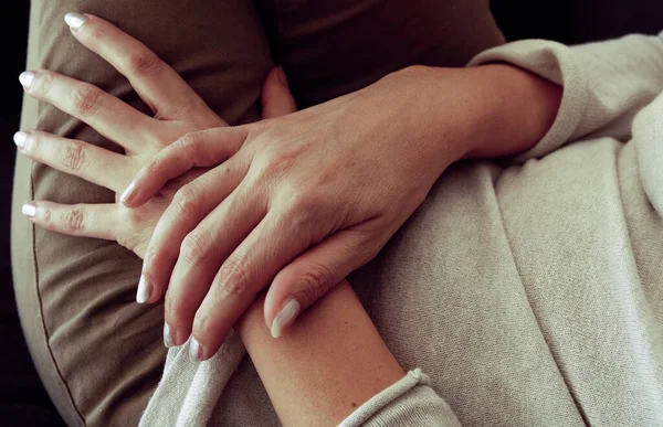 Primo Piano Delle Mani Una Donna — Foto Stock