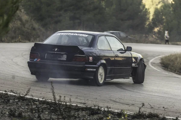 Sürüklenen Bmw Yarış Arabası Yarış Pistinde — Stok fotoğraf