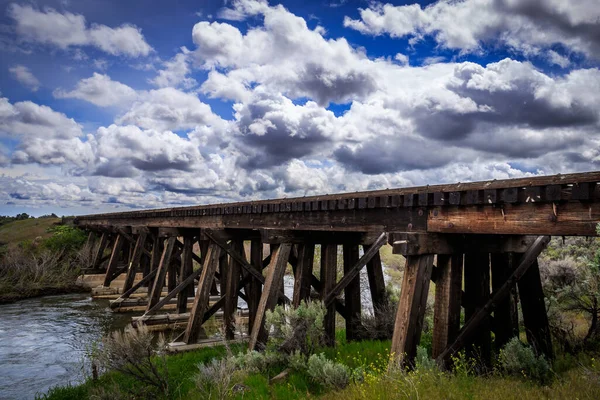 Старый Деревянный Мост Реке — стоковое фото