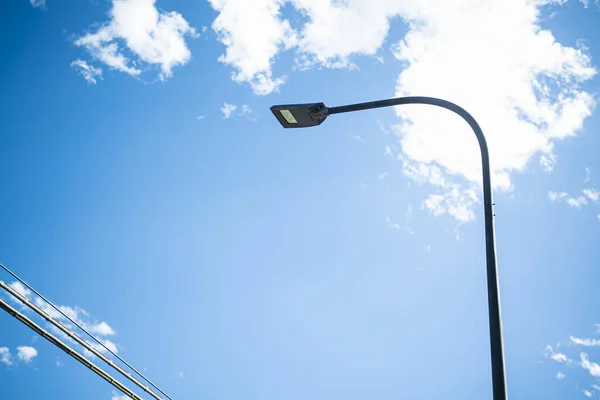 青空の上の街灯 — ストック写真