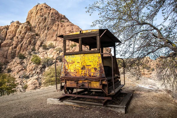 Vieux Chariot Abandonné Dans Les Montagnes — Photo
