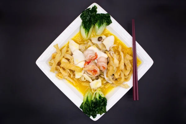 Cibo Tailandese Calamari Fritti Con Verdure Salsa — Foto Stock