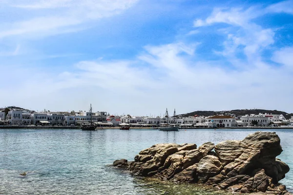 俯瞰大海和地中海沿岸的港口 — 图库照片