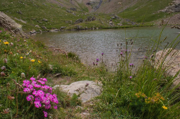 Hermoso Paisaje Con Lago Las Montañas —  Fotos de Stock