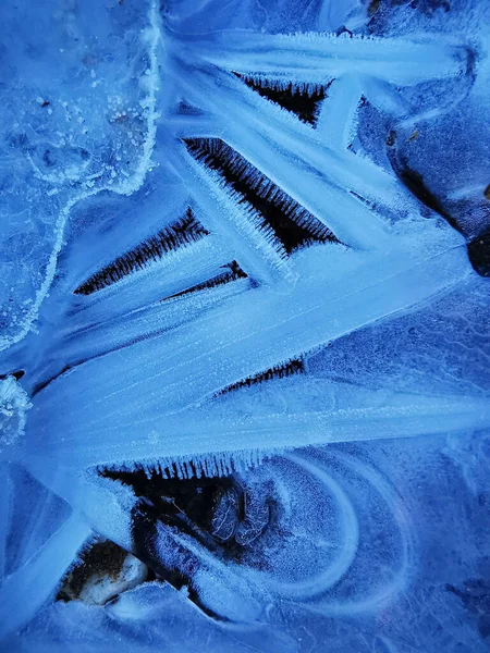 湖の氷結した氷の結晶は — ストック写真
