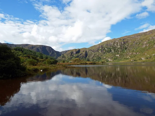 Bela Paisagem Com Lago Montanhas — Fotografia de Stock