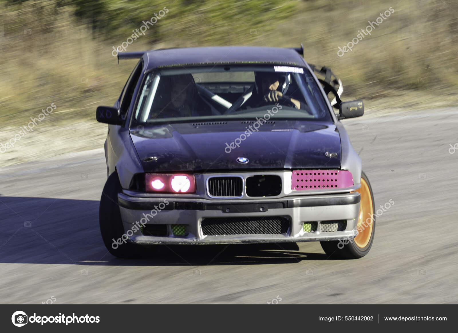 Дрифт Гоночный Автомобиль Bmw Действии Гоночной Трассе – Стоковое.