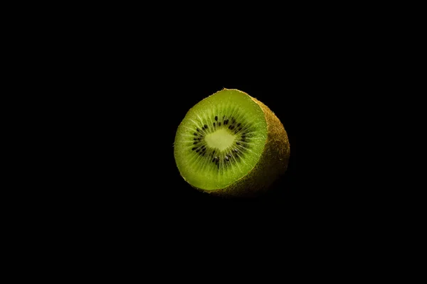 Kiwi Frucht Auf Schwarzem Hintergrund — Stockfoto