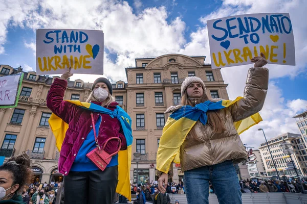 Φεβρουάριος 2022 Stand Ukraine Διαδήλωση Ενάντια Στον Πόλεμο Στην Ουκρανία — Φωτογραφία Αρχείου