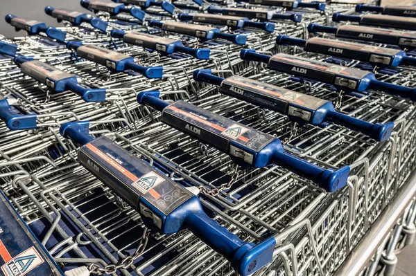 Carrito Compras Con Muchos Tipos Diferentes Blanco Negro —  Fotos de Stock