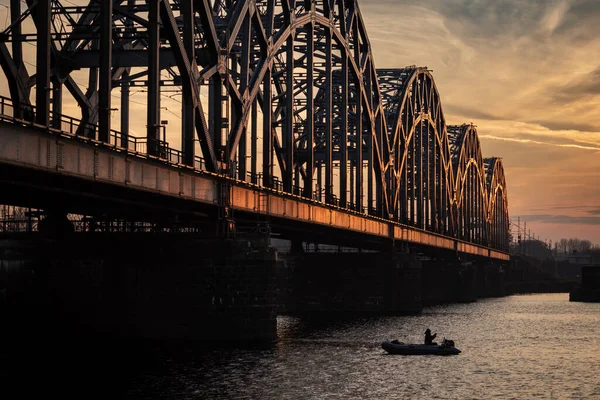 Brücke Über Den Fluss Abend — Stockfoto