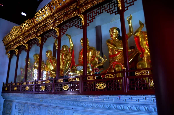 Estatuas Buda Oro Templo Ciudad Tailandia — Foto de Stock