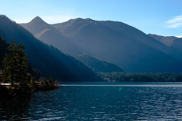 Bela Paisagem Lago Nas Montanhas — Fotografia de Stock