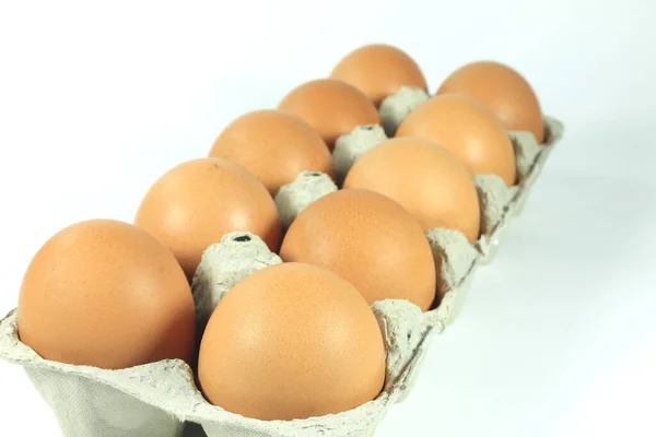Ovos Galinha Uma Caixa Papelão Fundo Branco — Fotografia de Stock