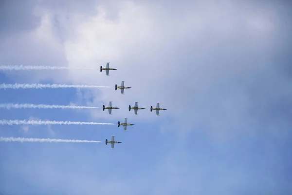 Samoloty Lecące Niebo — Zdjęcie stockowe