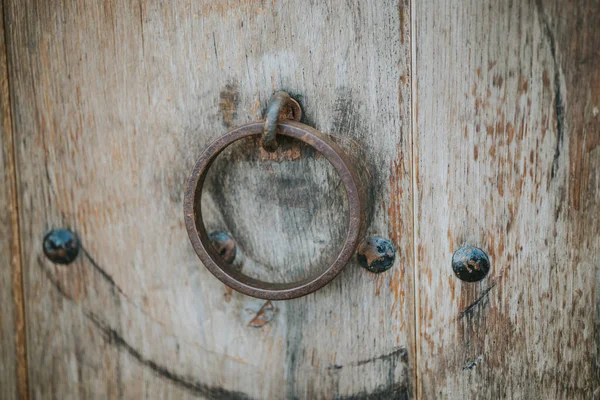 Vecchia Porta Legno Con Serratura — Foto Stock