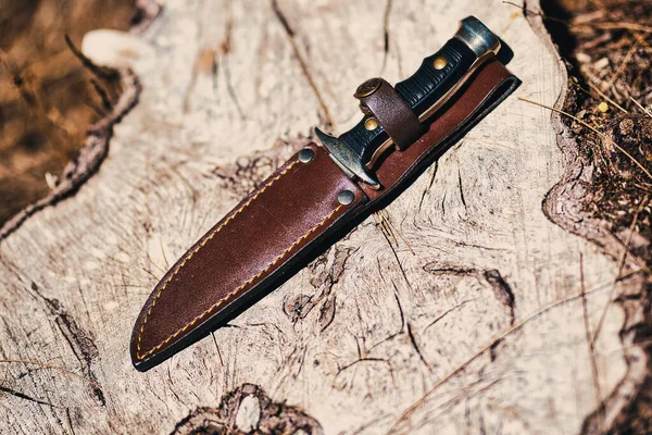 Vecchio Coltello Sfondo Legno — Foto Stock