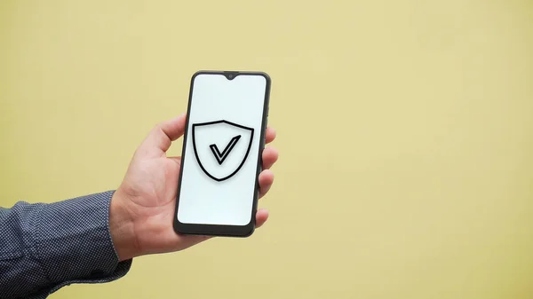 Hand Hält Smartphone Mit Textnachricht Auf Dem Bildschirm — Stockfoto