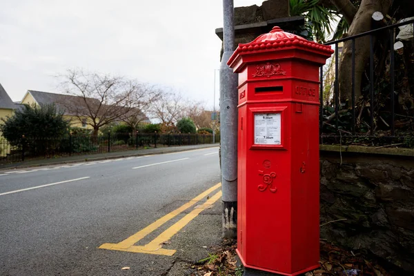 通りにある赤い電話ボックス — ストック写真