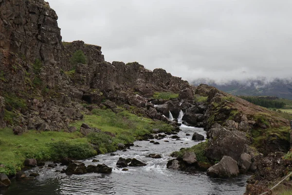 Красивый Пейзаж Водопадом Горах — стоковое фото