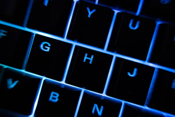 Siyah Arkaplanı Olan Bir Bilgisayar Klavyesini Kapat — Stok fotoğraf