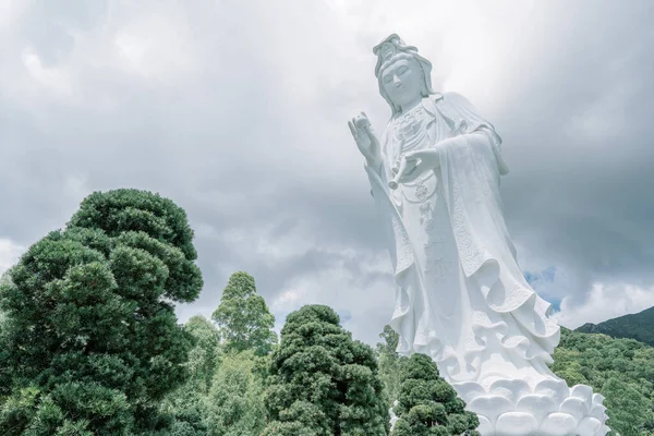 Statua Del Buddha Nel Parco — Foto Stock