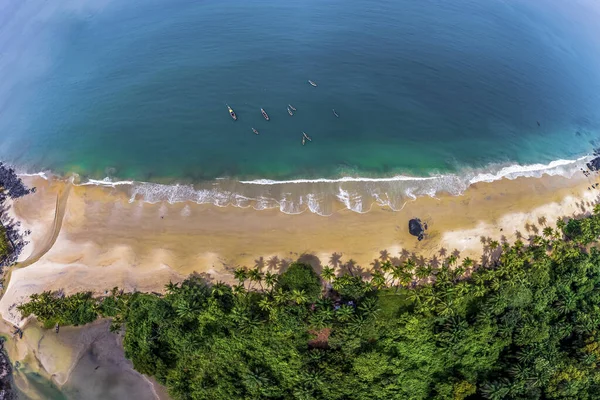 Воздушный Вид Пляж Волнами Морем — стоковое фото