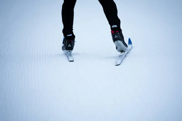 Jonge Vrouw Met Snowboard Sneeuw — Stockfoto