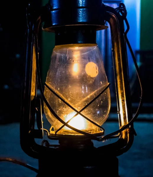 Vieille Lampe Sur Fond Sombre — Photo