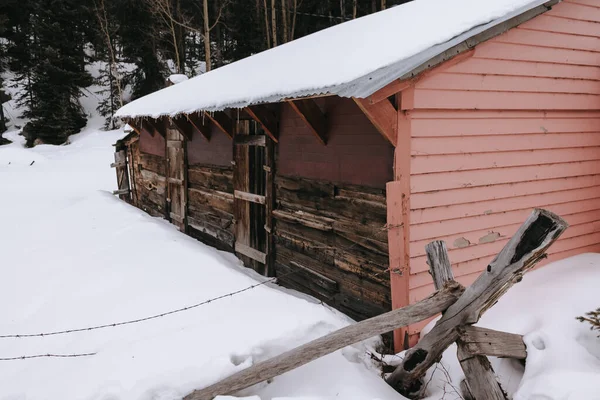 Holzhaus Schnee — Stockfoto