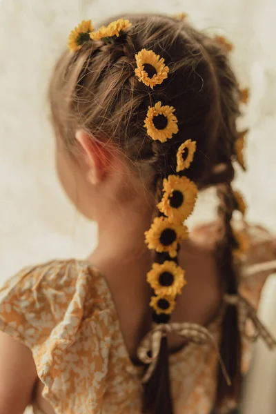Beautiful Girl Flowers Hair — Stock Photo, Image